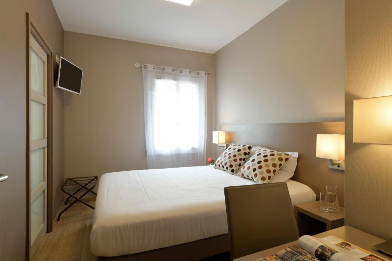 Logis Hotel & Restaurant Le Pardaillan Gondrin Εξωτερικό φωτογραφία